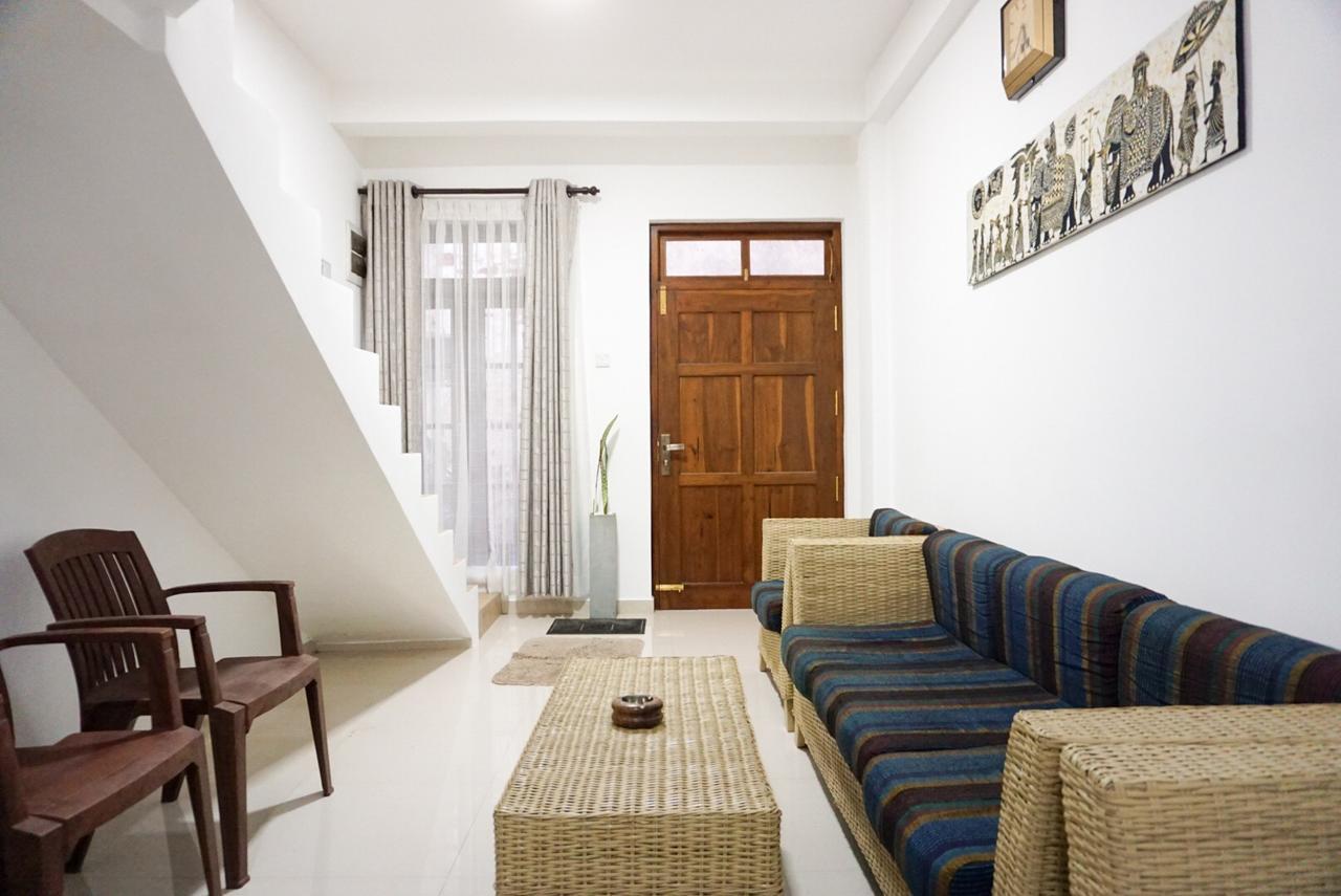 White Rose Hostel Канди Экстерьер фото