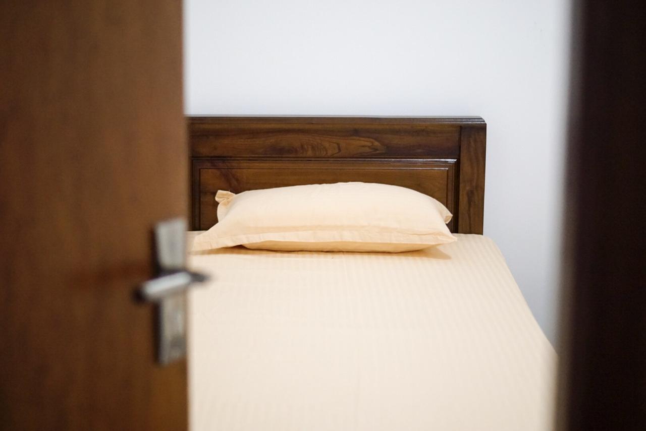 White Rose Hostel Канди Экстерьер фото